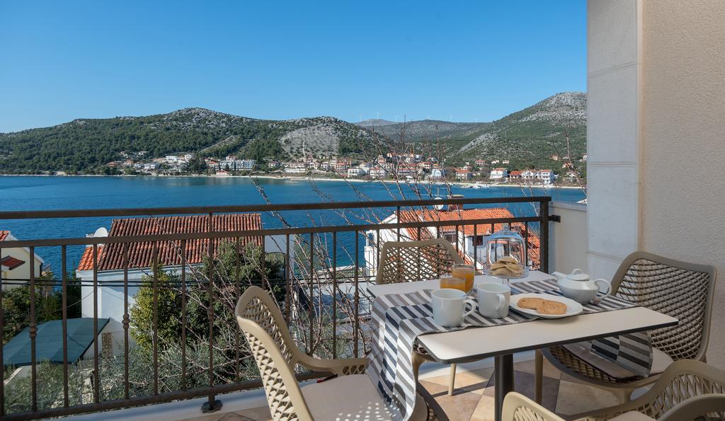 Arka Trogir Apartments - سيغيت فغانييتْسا المظهر الخارجي الصورة