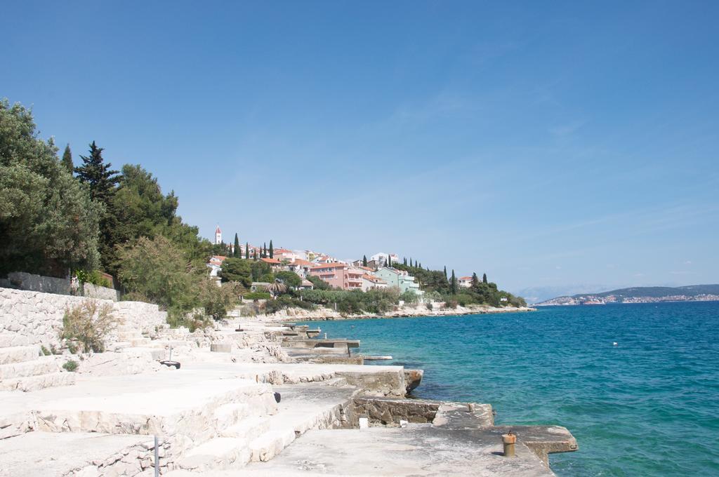 Arka Trogir Apartments - سيغيت فغانييتْسا المظهر الخارجي الصورة