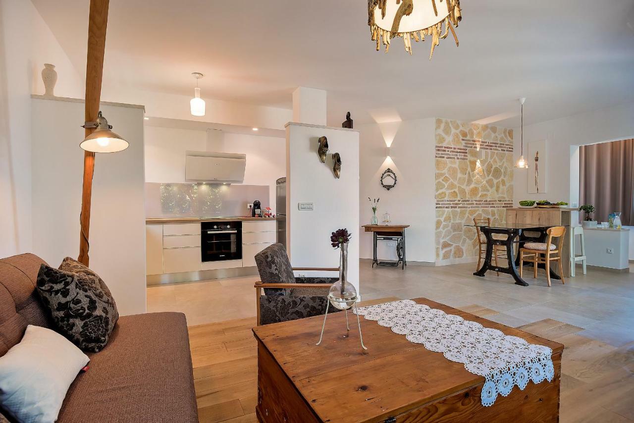 Arka Trogir Apartments - سيغيت فغانييتْسا المظهر الخارجي الصورة