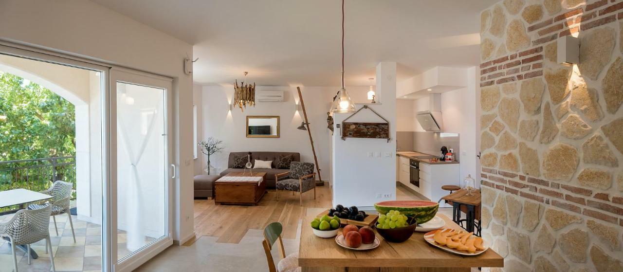 Arka Trogir Apartments - سيغيت فغانييتْسا المظهر الخارجي الصورة